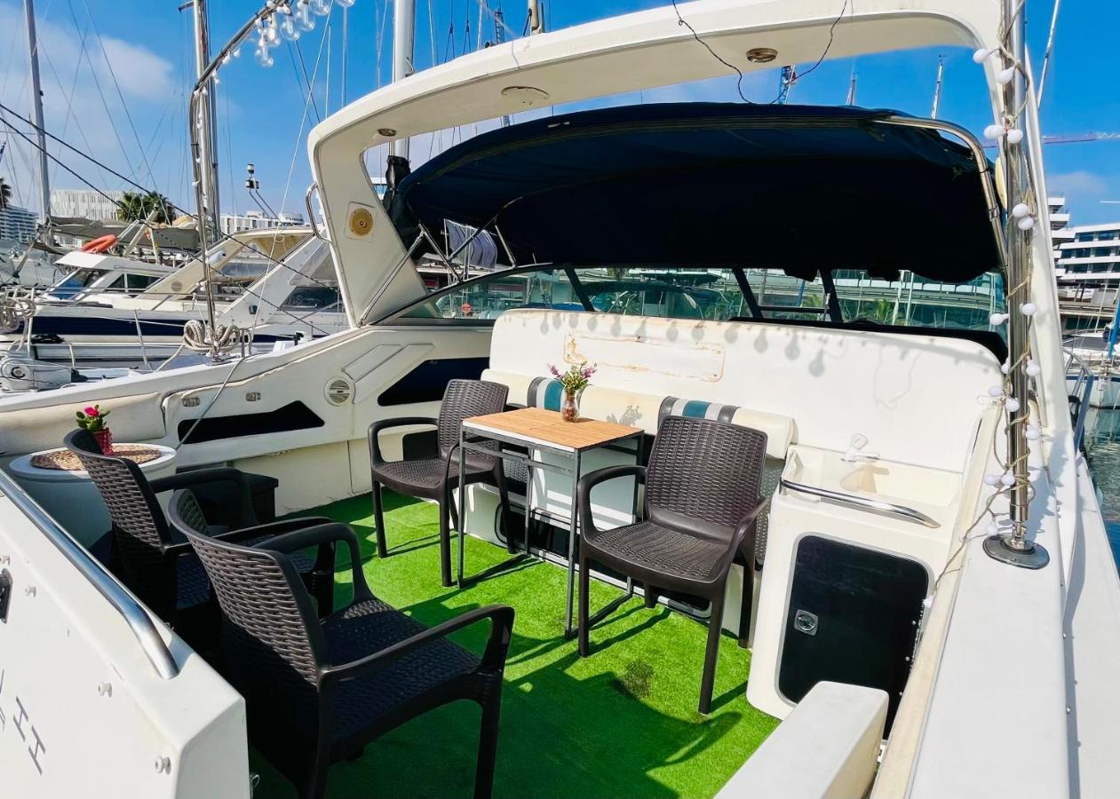 Yacht Hotel Barcelona Sant Adria de Besos Exterior foto